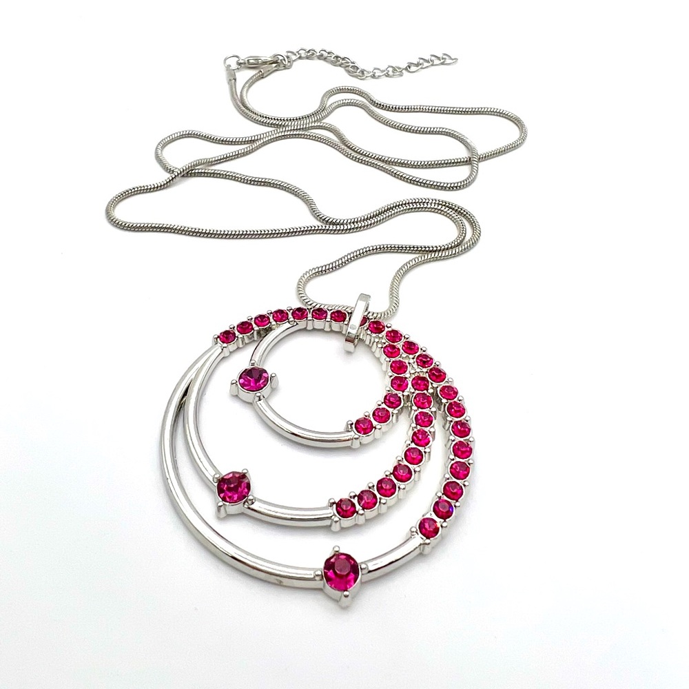 SWEATER NECKLACE